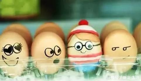 维生素d|67岁老人轻轻摔一跤就骨折？只因这种食物吃太多，年轻人也要警惕