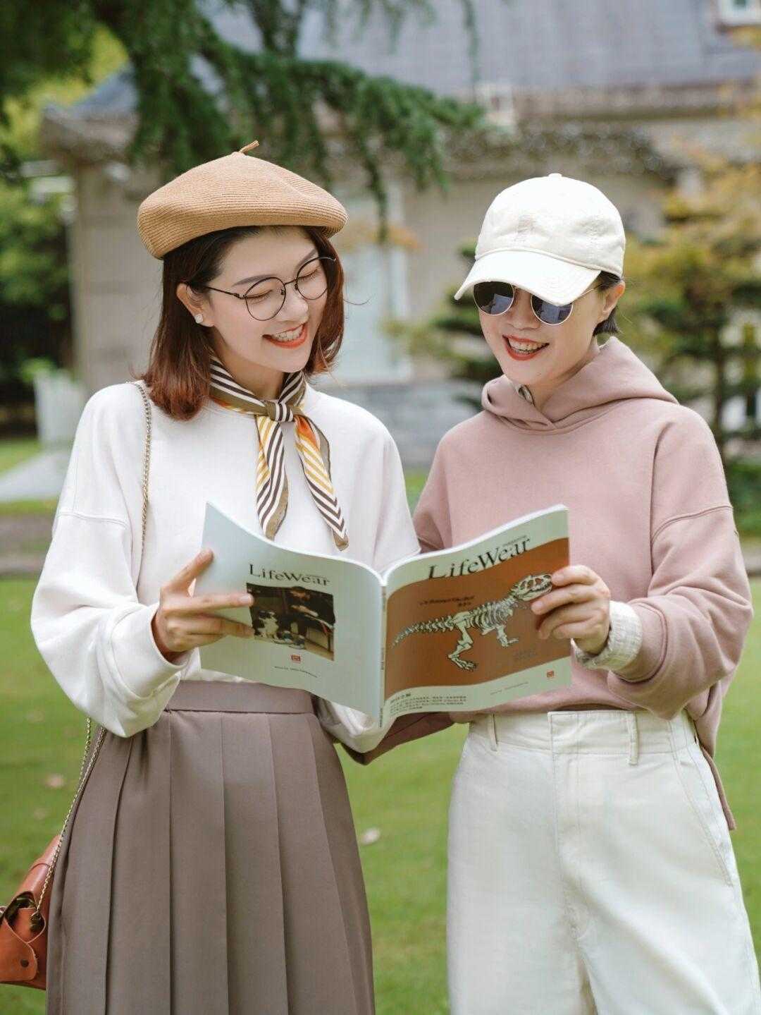 穿搭|50+女人不要选择大衣配长靴子,太土了?学博主这样穿,优雅精致