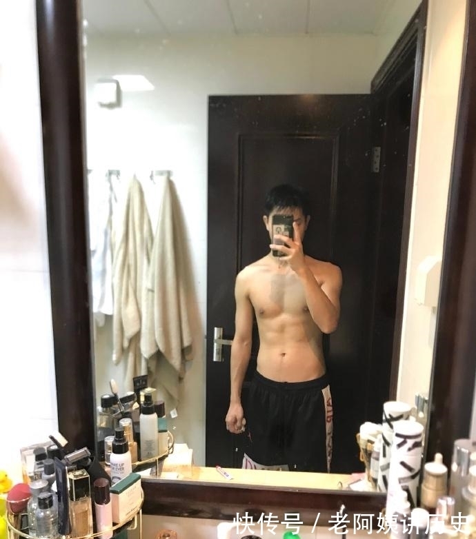 小哥哥|天蝎座大男孩,满身精肌的体育生,这样的肌肉小哥哥,痞帅可人!