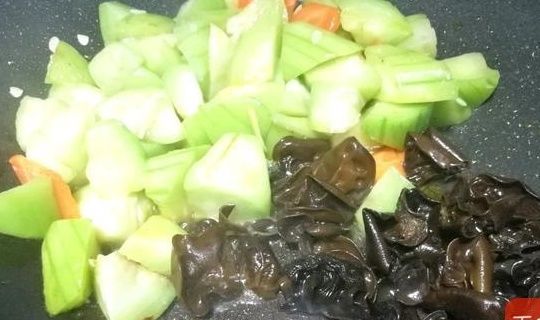 绿豆|小暑过后该吃它了!维C含量是绿豆的3倍,10秒做出一盘减脂菜