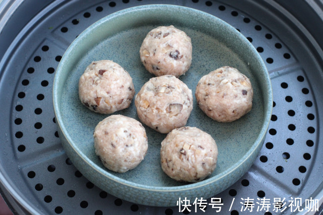 肉丸子不用油炸,蒸一蒸就上桌,香嫩好吃营养不流失,老少皆宜