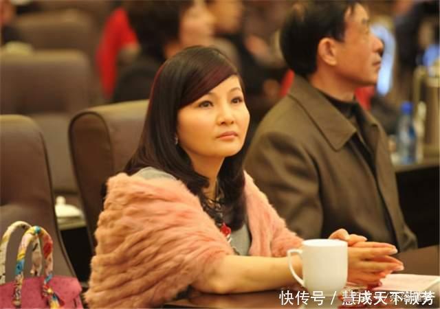 孩子|她连生5个孩子,坐拥数百家咖啡店,这个娃娃脸女富豪不简单