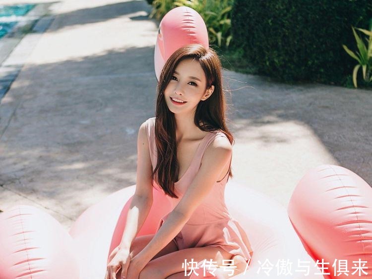 穿搭|25岁美女穿搭比基尼, 打造出风雅气质, 体现完美身姿!