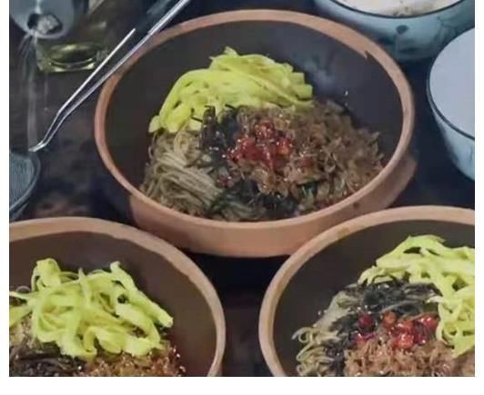 黃磊做的“蔥油拌面”能申請吉尼斯?看張藝興的剩飯,瞬間明白了