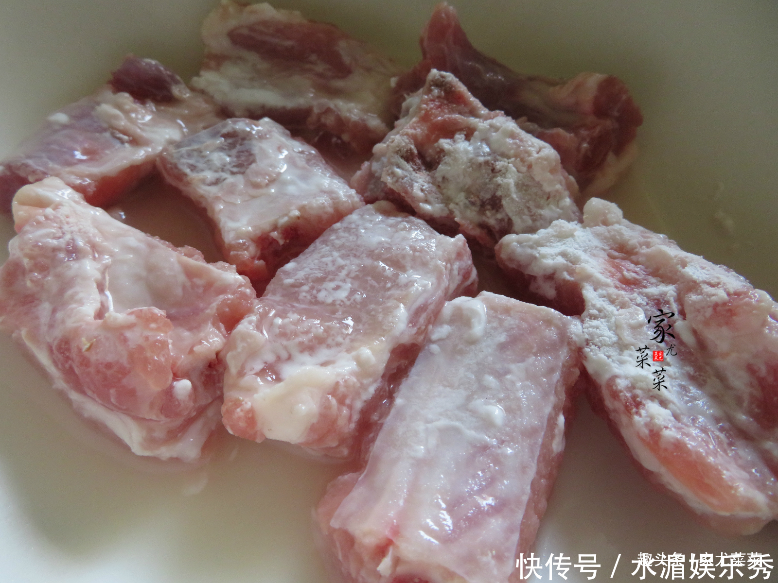 蒜香排骨|排骨别老炖汤,教你新做法,不用炸不用卤,加1个鸡蛋,上桌扫光