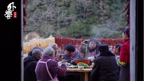  现在过年年味不浓？20个村民准备一下午吃火锅，团圆又热闹