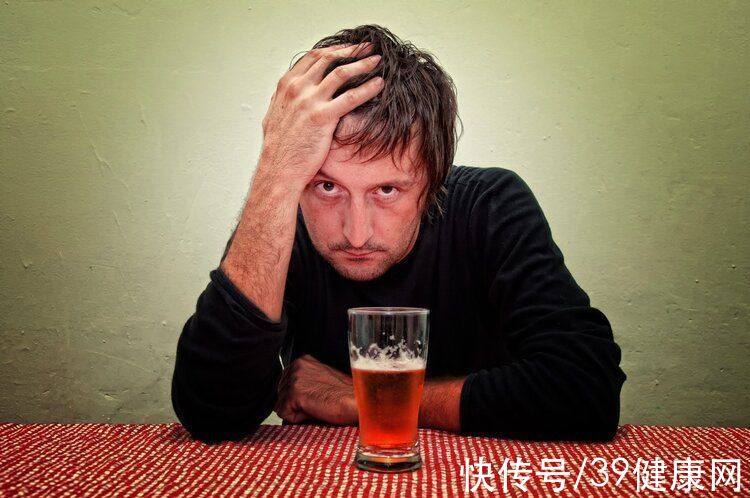 酒精|没有一口酒是有益的！柳叶刀：每天喝一点，一年喝出74万癌症