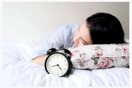 健身|肌肉健身网红,被网友称为“健身界周董”,腹部肌肉非常有型