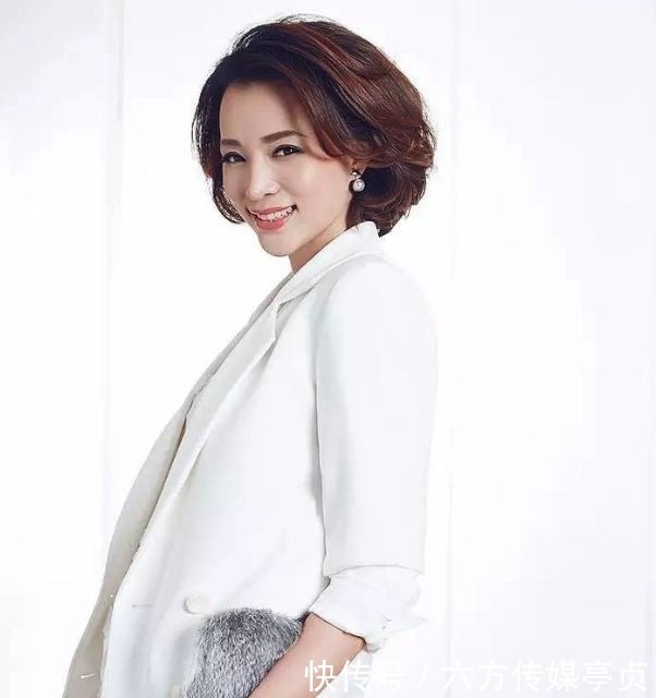 央视一姐 46岁“央视一姐”董卿,主持春晚17次,腹有诗书气自华本尊