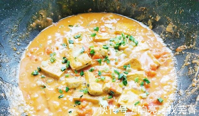 蛋黄泥|最近爱上豆腐这么吃，加2样食材，绵软酥沙还入味，一盘能下2碗饭！