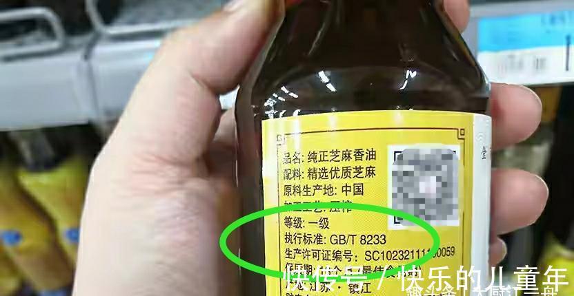 香油瓶|买香油,不是越贵越好,油瓶身上有这“3行字”,弄懂再买不吃亏