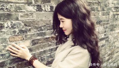 美女@她是将书法写到极致的80后美女书法家,用笔从容淡定,笔法精湛