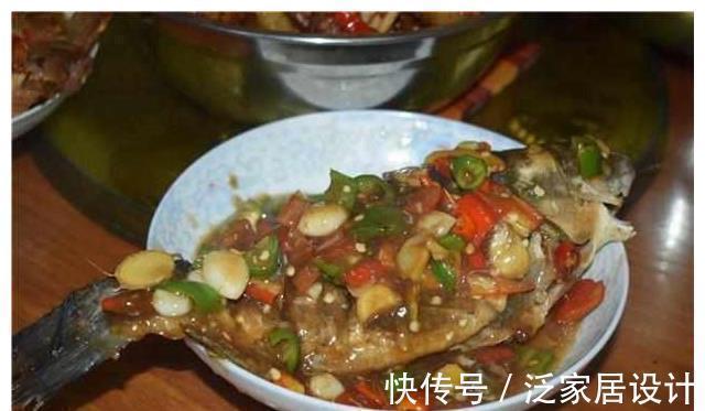 第一次带女友回家,妈妈做了一桌菜招待,饭后女友的做法让我感动