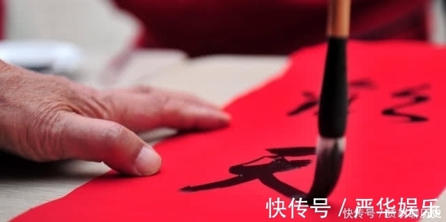 曈曈日|乞丐出上联“打遍天下吃肉”,下联难倒众人,纪晓岚妙对堪称经典!