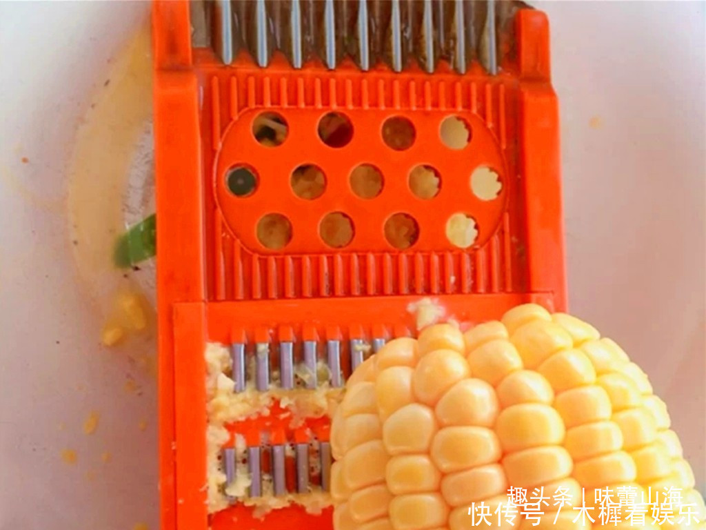 鲜香|鲜嫩玉米新做法教你做3种“玉米粑粑”,鲜香软糯漂亮好吃