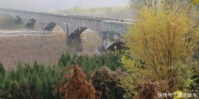 临朐嵩山水库大坝下的景色，有上世纪修建的水渠！
