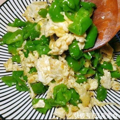 卵磷脂|低脂减脂不长胖，青椒炒蛋脆绿关键～记得这个步骤加点盐