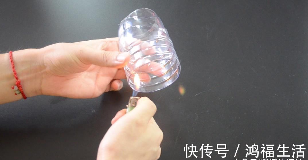 烦恼|擀面杖上套一个塑料瓶, 放在厨房太实用了, 解决了很多人的烦恼