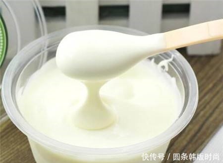 机关|酸奶盒子上的秘密机关,难怪平时酸奶喝不干净!