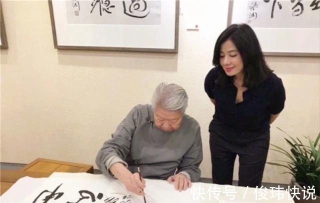 书法作品!乞丐在街头写出漂亮的书法,专家:是为了混饭吃,不能称之为艺术