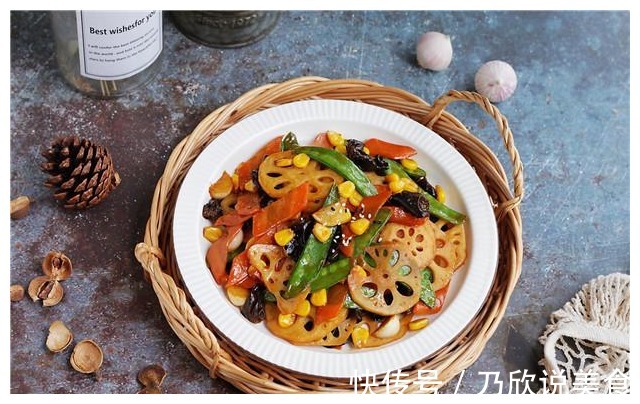 老婆坐月子没胃口,我用5种蔬菜做份小炒,出锅后她连吃两碗饭!