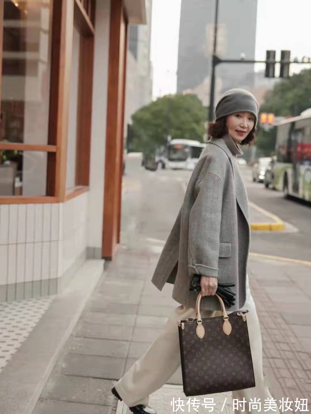 穿搭|冬天大衣不用买太多,三木妈妈教你一衣多穿,每套都高级洋气