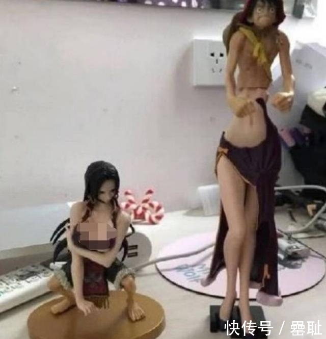 路飞|“奶奶玩手办”系类：女帝跟路飞互换身体，哆啦A梦被太阳晒融