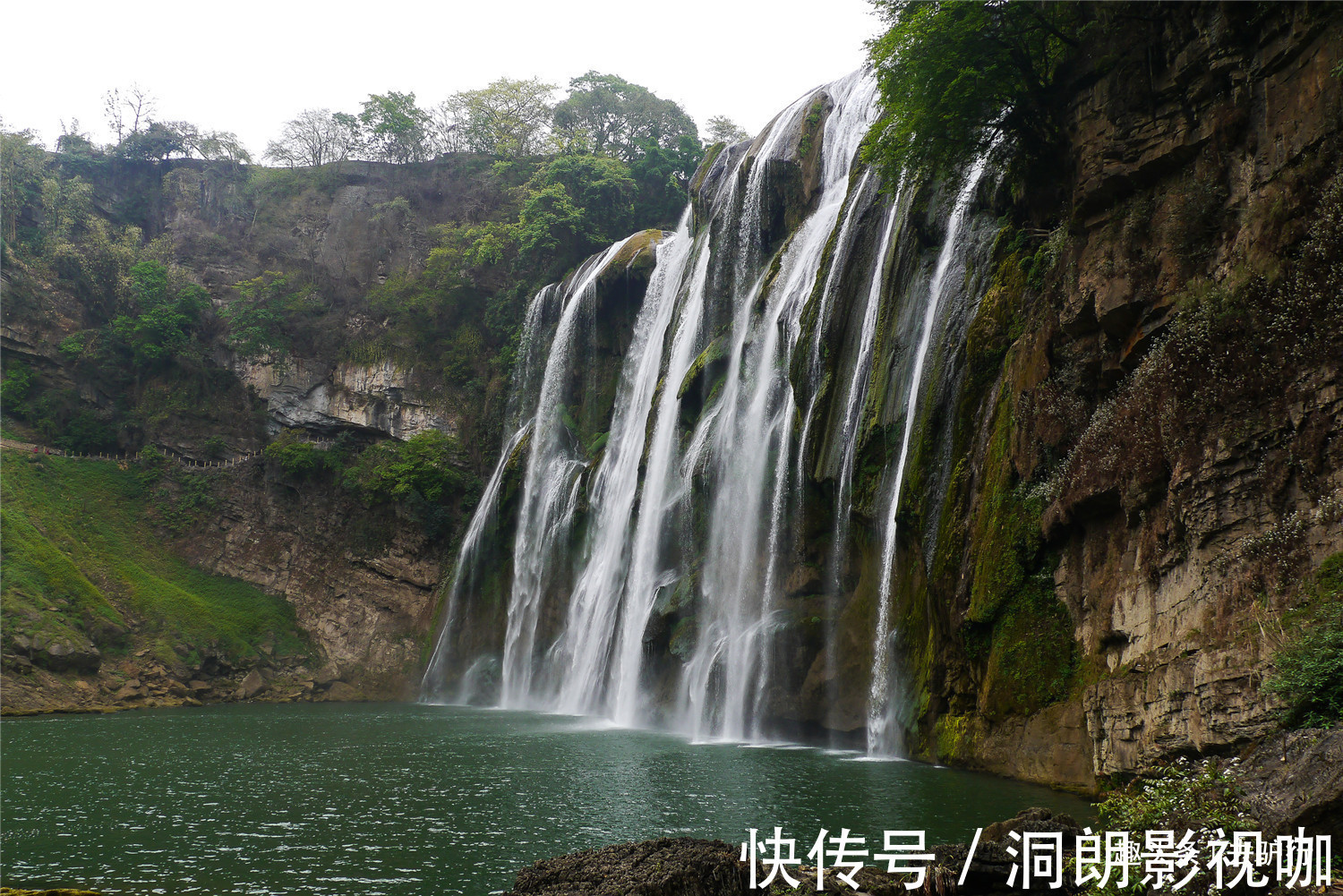 亚洲|亚洲第一大瀑布，90年代就已家喻户晓，节假日常常人山人海