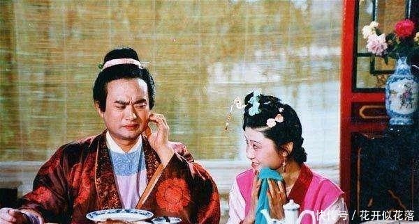 红楼梦#喝花酒,贾宝玉作诗唱曲,薛蟠只会说“女儿乐,一根棍子往里戳”