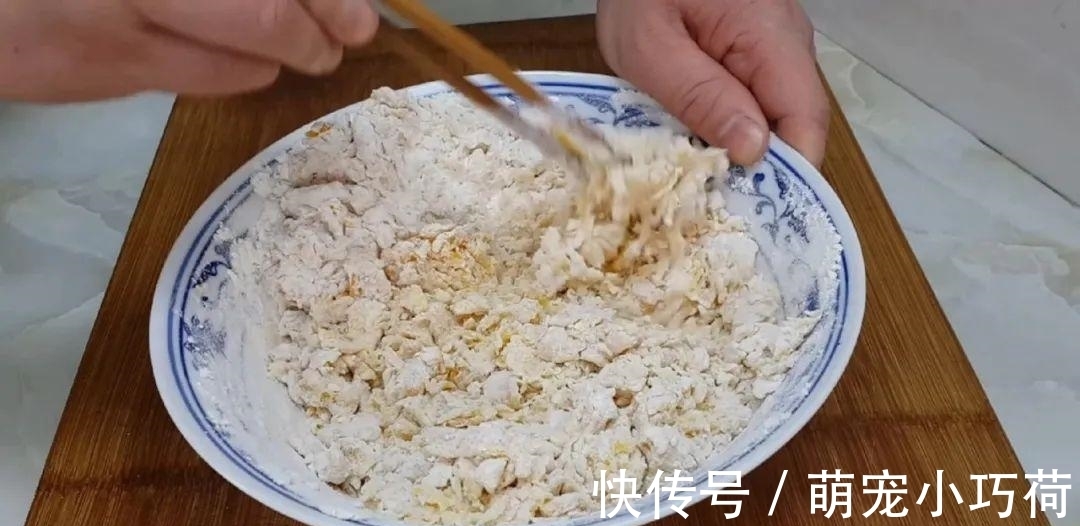 保鲜膜|1个红薯，3勺面粉，不用一滴水，做出创意小吃，保证孩子天天嚷着吃