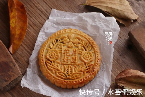 低筋面粉|一斤多重的月饼有六个蛋黄,没等回油,就被抢走吃掉,有那么馋吗