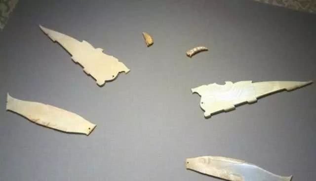 美玉|沉封3000余年西周小国出土的时尚美玉……