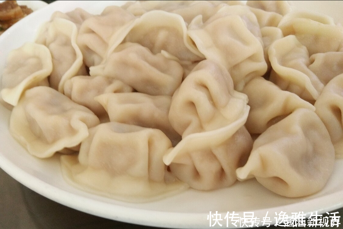 冻饺子|保存饺子，不能直接放冰箱，教你一招，饺子不粘不破，还很新鲜