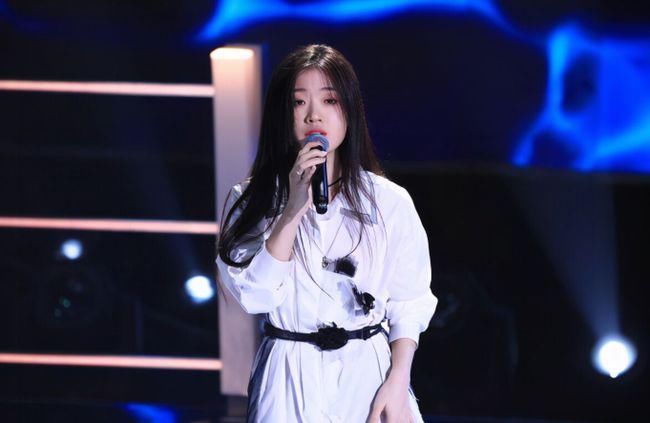 机场 单依纯机场偶遇谢霆锋,顺口喊了一声谢导谢霆锋的回应超好笑