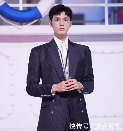 浪姐斗艳,王鸥的抹胸长裙,周笔畅的小性感,都不如张雨绮复古美