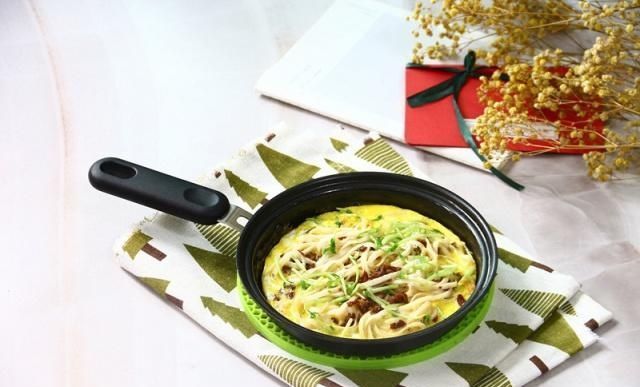 豌豆苗|面条煮一煮,煎一煎,香喷喷,我家孩子很爱吃,一次做一份不够吃