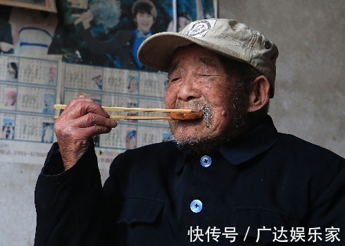 老两口|113岁农村老汉每天吃肉、喝酒、赶集，生活习惯让养生专家汗颜