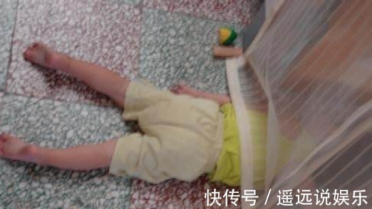 宝宝|孩子妈半夜睡醒上厕所,开灯一瞥宝宝不见了,一脚踹向宝爸