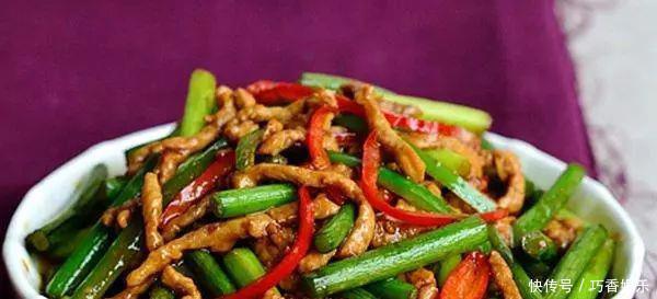 炒肉丝,别再放淀粉腌制了,30年大厨教你三招,肉丝滑嫩入味