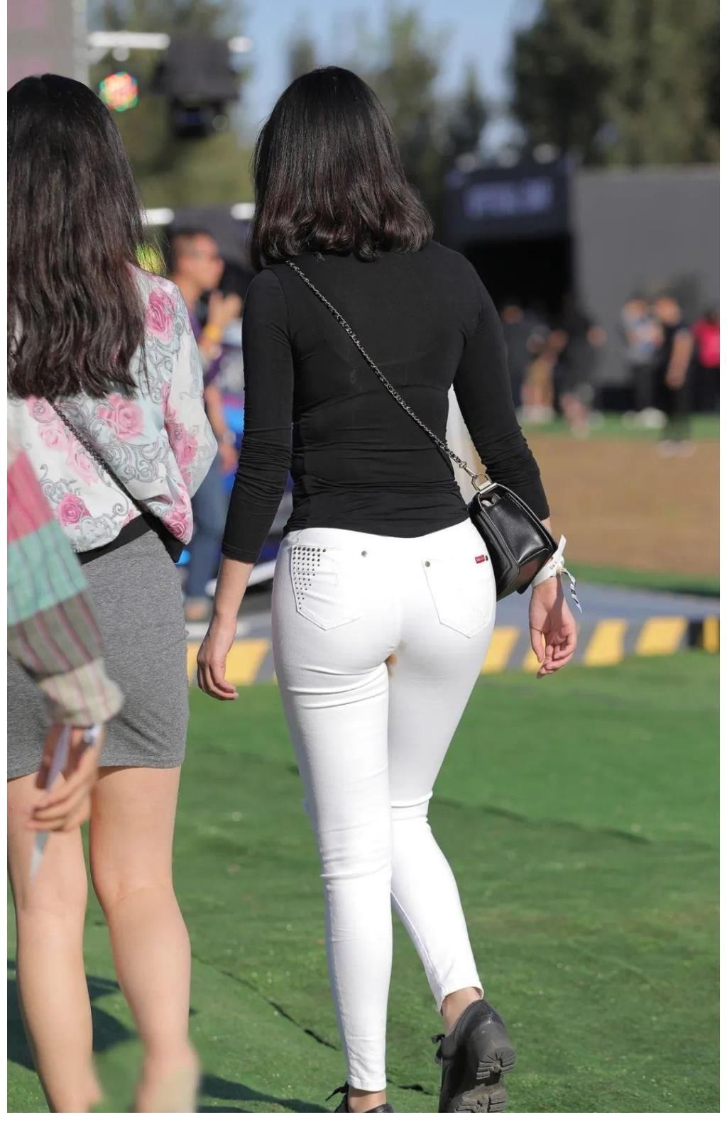 紧身裤 白色紧身裤虽然很挑人,但效果还是很不错