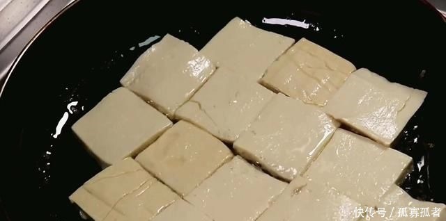 手感发黏|买豆腐时,碰到2种豆腐白送也别要,商贩我们家从来不吃