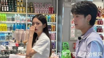 底鞋|當丁真姚安娜和黃曉明同框時，身高差太顯眼，怪不得曉明穿厚底鞋