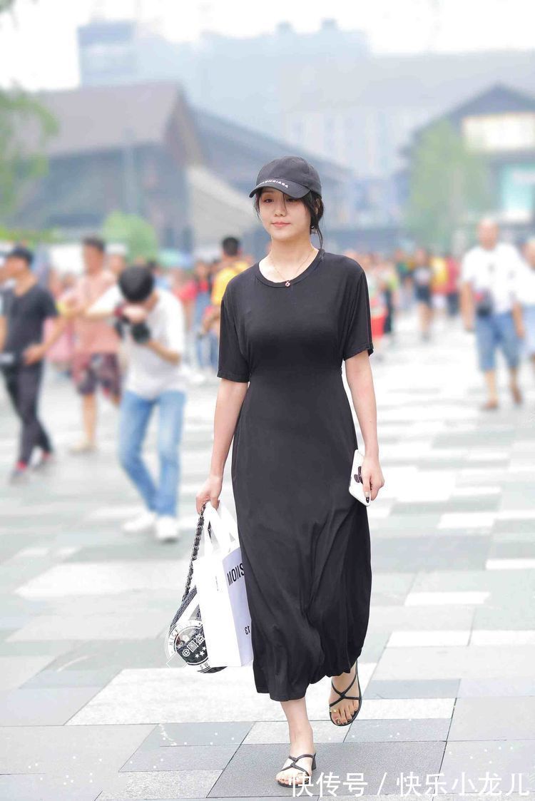 穿搭 大方优雅的连衣裙穿搭充满美俏的气质,休闲百搭又耐看,大气自然