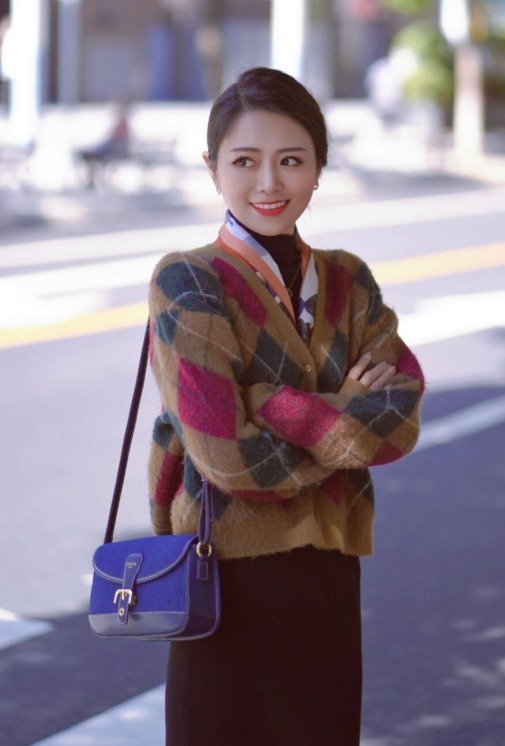 小姐姐|30+女人出门记得穿毛衣,学潮人这样搭,满足显瘦显高需求!