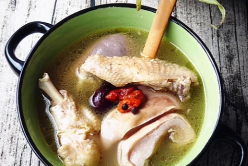 煮猪肚汤,别只会焯水,用上这1招,猪肚汤又香又白,还无异味