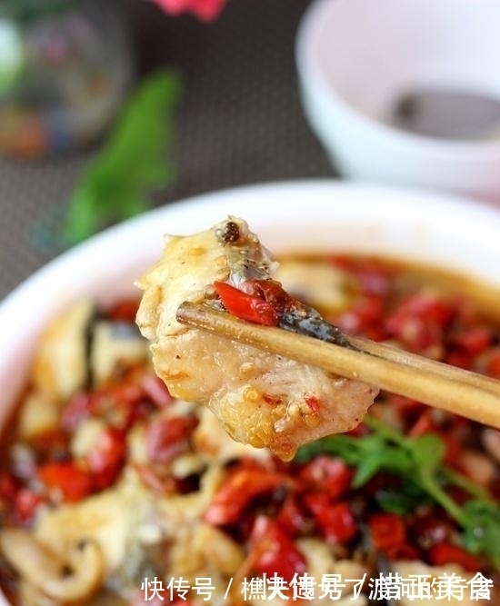 酸菜鱼|酸菜鱼新做法，好吃到爆，八成正宗，二成创新，没有一点土腥味！