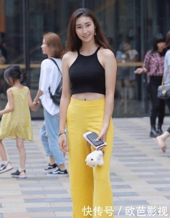 没有任何束缚的肥裤子,不适合高瘦的阿姨穿吧