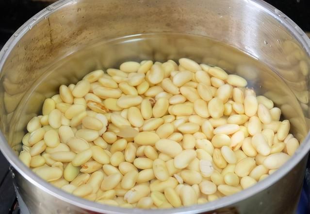 豆浆|黄豆新吃法,不打豆浆不做豆腐,香辣软糯味道佳,上桌家人都爱吃