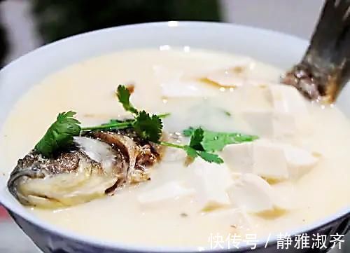 鱼腥味|不管炖哪种鱼，都不要加这“2种料”否则鱼汤不白不鲜还很腥！