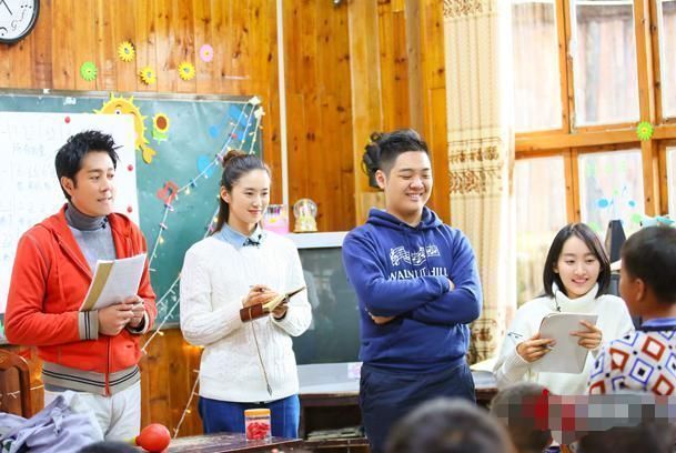 孩子们|幼儿园圣诞互换礼物,儿子用千元文具换回廉价纸人,宝妈:亏死